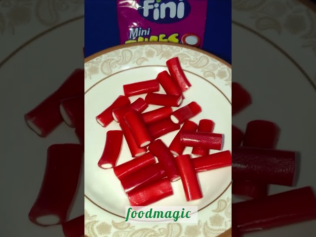 Vídeo relacionado con Fini Golosinas - Regaliz Tubes Creamy Yogur Mango 80 g