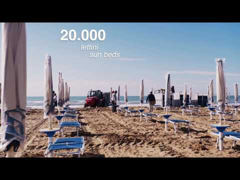 BIBIONE SPIAGGIA SRL. L’ALLESTIMENTO DELLA SPIAGGIA - THE SETTING UP OF THE BEACH