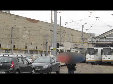 Tramvai de epoca V56 (fabricatie 1957) la manevre in Depoul Dudesti (23.12.2014)