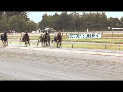 Auckland Reactor wins Magic Mile 1:52.9