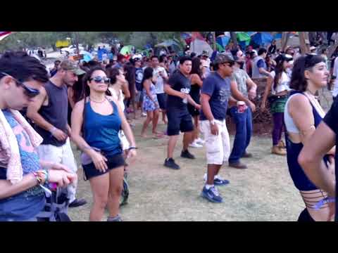 Caveman psy en tierra prometida 2018