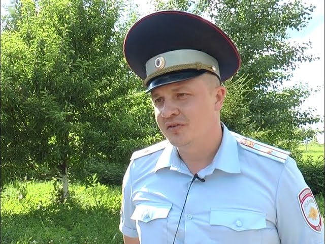   ГАИшники играют в футбол  