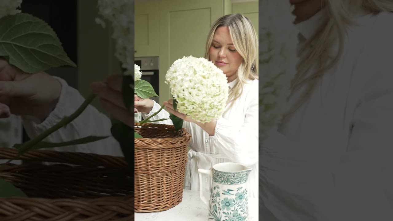 This home feels like a Nancy Meyers movie! 🤍💫 Louisa Grace's home is filled with English charm.