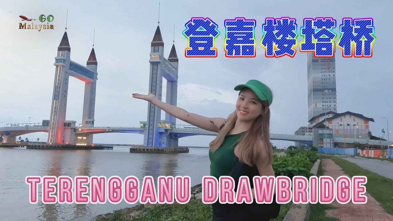 Terengganu Drawbridge – The colorful Tower Bridge at night has instantly become a popular hit place.