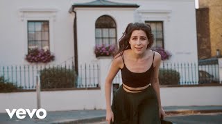 Musik-Video-Miniaturansicht zu Hot Mess Songtext von Dodie Clark