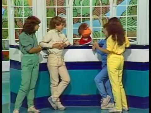 download lagu mp3 mp4 Parchis La Banda Esta Loca, download lagu Parchis La Banda Esta Loca gratis, unduh video klip Parchis La Banda Esta Loca