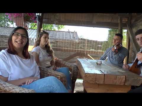 Danica i Ivona - Sirotinjski stol (Official live Video)