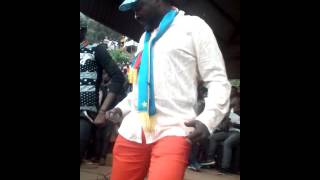 Papy kerro en action.