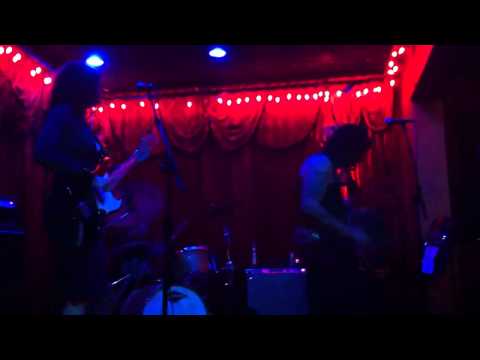 Ravens Moreland - Asphalt Roaming Low 4 Seater Live ! Alex's Bar Long Beach May 28, 2011