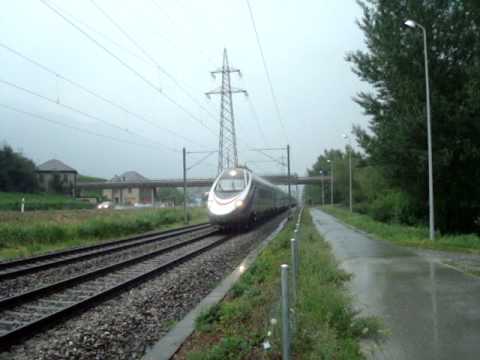 Un ETR 610 CISALPINO sotto la pioggia