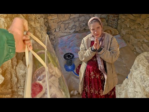 Living in a Frosty Mountain Cave, Trying to Keep Warm Pregnant woman❄️❄️🫄🌤️