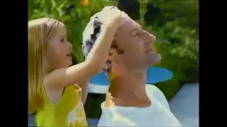 Publicité Ultra Doux Laboratoire Garnier (Juliette lave les cheveux de son papa)