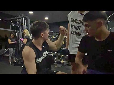 MAZZA RE CALIENTE CONTRA UN PIBE QUE VIENE APURAR A SU ALUMNO EN EL GYM Y LE QUIERE QUITAR EL BANCO