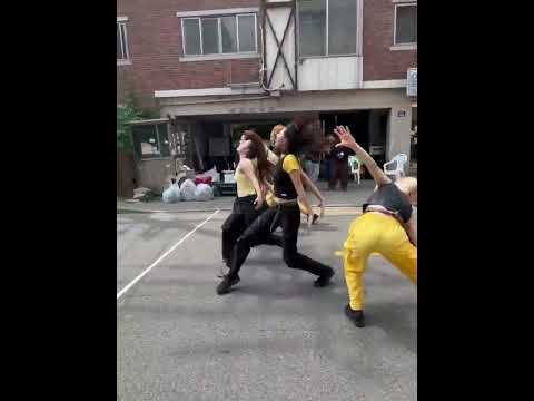 BLACKPINK - &lsquo;뛰어(JUMP)&rsquo; Behind The Scenes! PART 2 #blackpink #jump #jennie #jisoo #LISA #rose