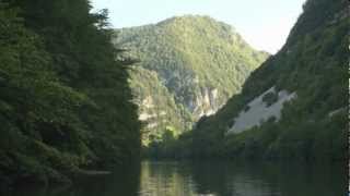 preview picture of video 'Kayak sur L'ain en amont du barrage del'Allement  à la recherche la source de Noire Fontaine'