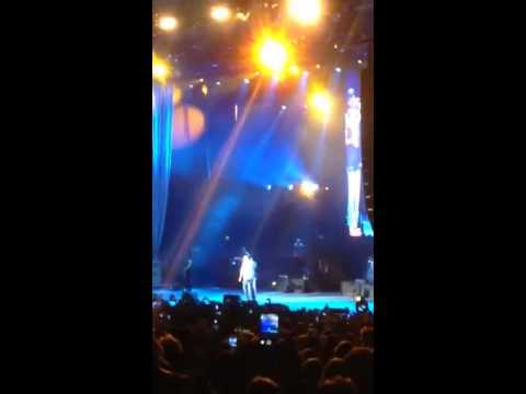 Darius sings the Notre Dame Fight Song