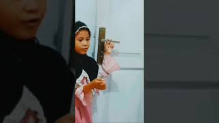 Download lagu Pertama & Terakhir By Ermy Kulit Cov Athek Zahra T,klip Dilana&Arphan#Shorts# mp3