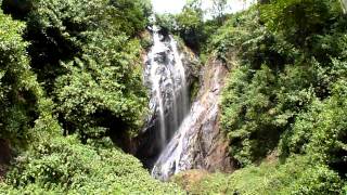 preview picture of video 'Waterfall near Sri Pada (Adam's Peak)'