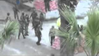preview picture of video 'Siria, Latakia, MILITARES ATRINCHERADOS Disparan contra Manifestantes, 22/04/2011'