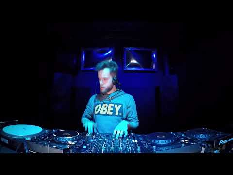 The Blue Oyster: Funky B / 08.11 / 18 - 19