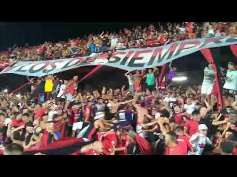 "Colon de Santa Fe alentando mientras perdía." Barra: Los de Siempre &bull; Club: Colón