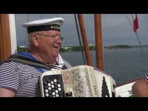 LINDESNES TREKKSPILLKLUBB-'OLA VAR FRA SANDEFJORD M/LEIF 'LEPSI' BERLAND OG BJØRN WILSON