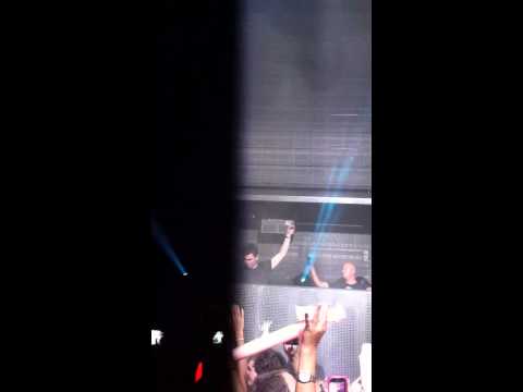 Hardwell Live at Marquee - Porter Robinson Language