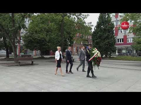 OLSZTYN24: Złożenie kwiatów pod Kolumną Orła Białego na Placu Konsulatu Polskiego