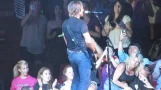 Keith Urban &quot;Better Life&quot; Live @ The Wells Fargo Center