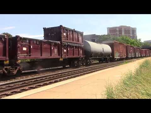 MVI 5202 csx M422-20???? mix frieght with csx #9004 dash 9 second in alexandria va