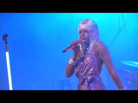 Kelis - Milkshake (sampling Holiday from Madonna - Jul 23 10)