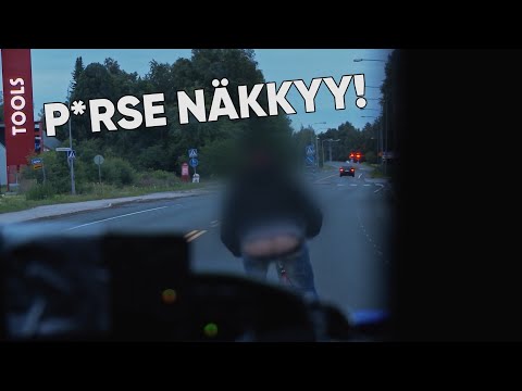 Päihtynyt pyöräilijä huvittaa Oulun poliiseja | Poliisit