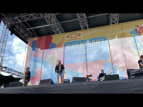 Goodbye Summer - Danielle Bradbery Riverfront Stage 06/08/2019