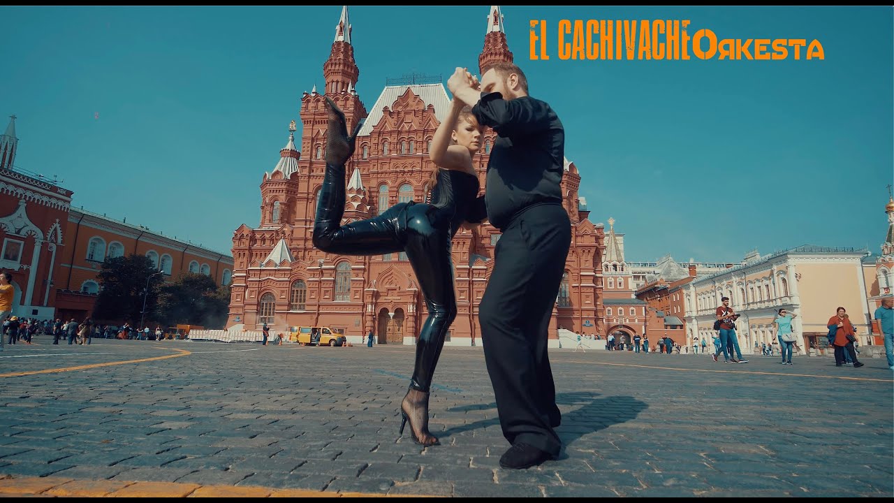 Katy Simonova y Stas Fursov bailan un tango en la Plaza Roja - El Cachivache en Moscu
