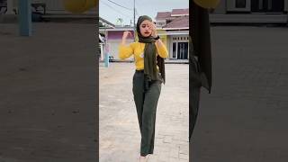 Download lagu cinta pandangan pertama mp3