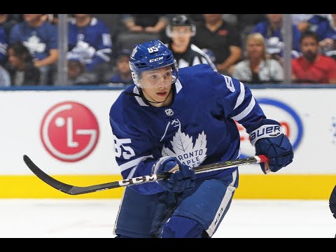 Semyon Der Arguchintsev's first NHL shift, and the first joke about his name (6 dec 2022)