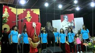 preview picture of video 'Coro de la Orquesta Juvenil de Duaca en la entrega del Botón Carrillo.Eres Tú'