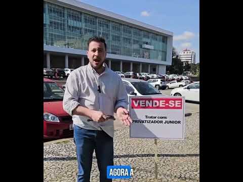 Placa afixada em frente ao Palácio Iguaçu repercute em todo o Brasil