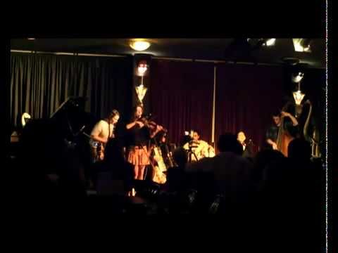 Tropnalo Oro performed by Chaika