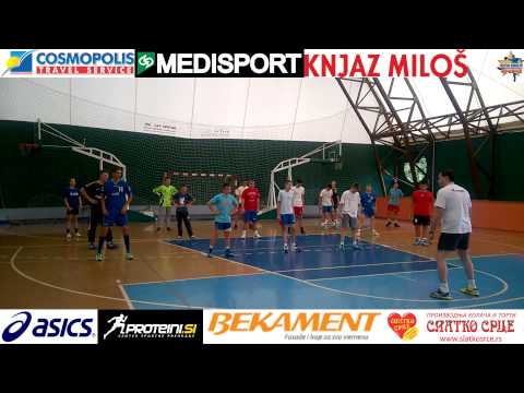 Nebojša Golić diriguje treningom