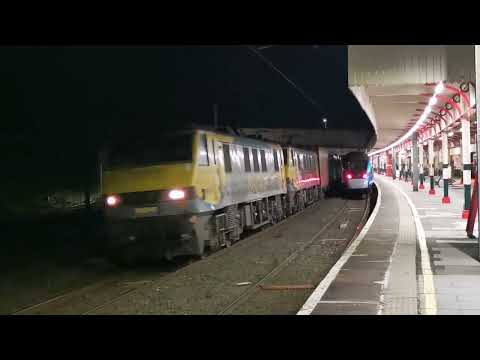 Freightliner 90's on containers, through Lancaster, 22nd August 2025