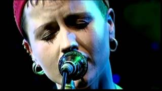 The Cranberries - Dreaming my dreams (live in London 1994)