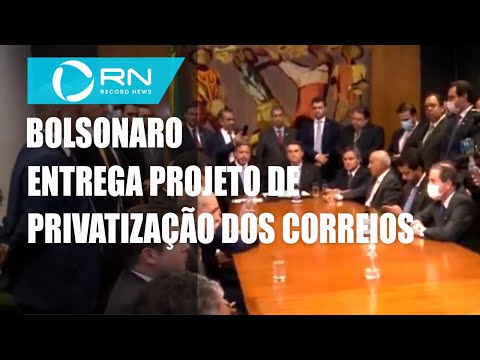 Bolsonaro entrega ao Congresso projeto de privatização dos Correios
