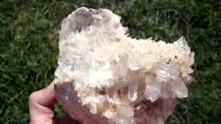 preview picture of video 'Quartz Cluster From North Carolina'