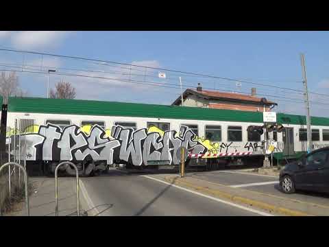 Passaggio a livello con semibarriere di via Martin Luther King - Bergamo / Level Crossing / 平交道口
