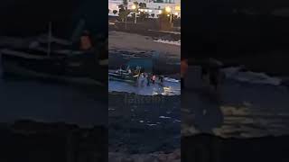 Una patera con una veintena de personas llega a Playa Basti&aacute;n