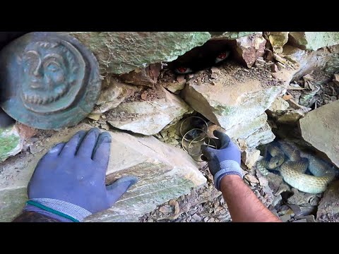 FOUND TREASURE CHEST WHİLE METAL DETECTİNG / TREASURE HUNT