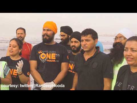 Randeep Hooda CLEANS Mumbai beach
