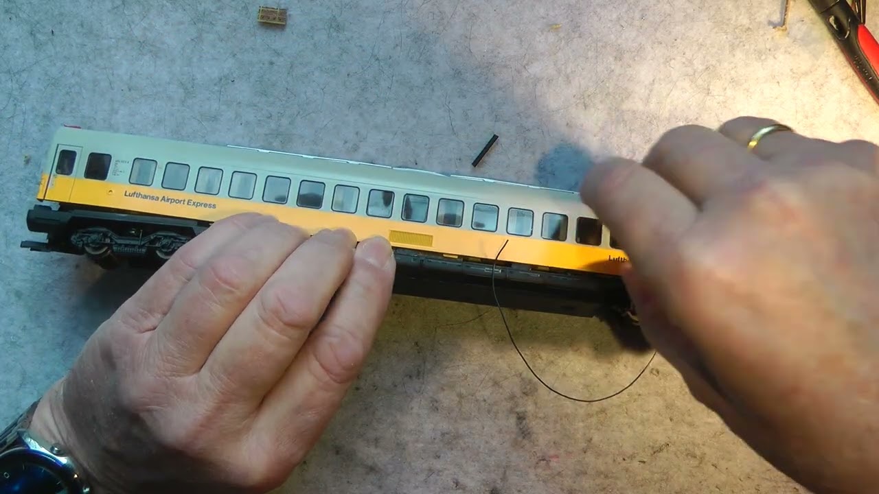 Wolfgangs Märklin Modellbahn ET 403 Lufthansa wird digital bekommt Leds rot weiß Teil 2