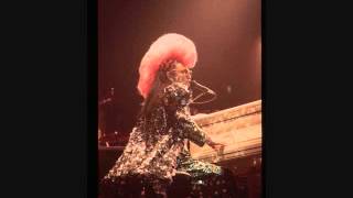 2. One Horse Town (Elton John - Live in Kansas City 8/21/1986)